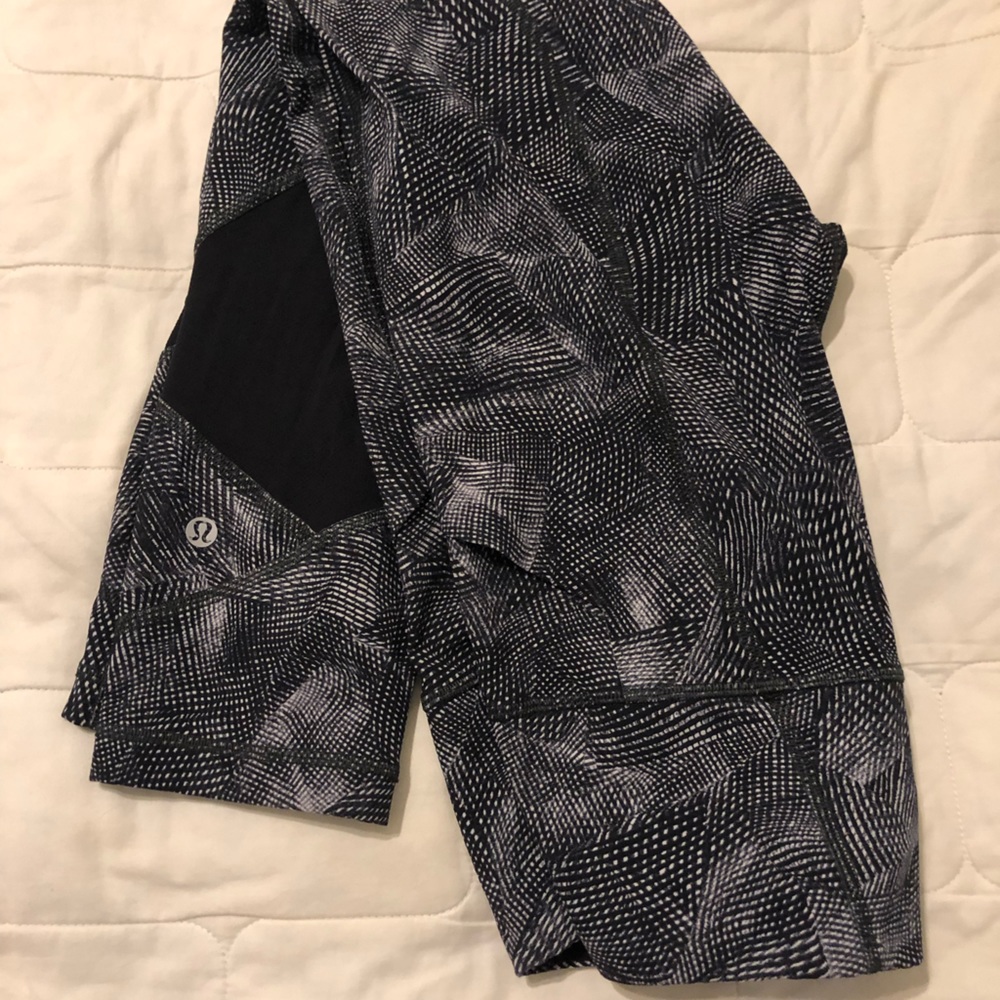 Lululemon leggings yoga pants size 4 Womens black grey